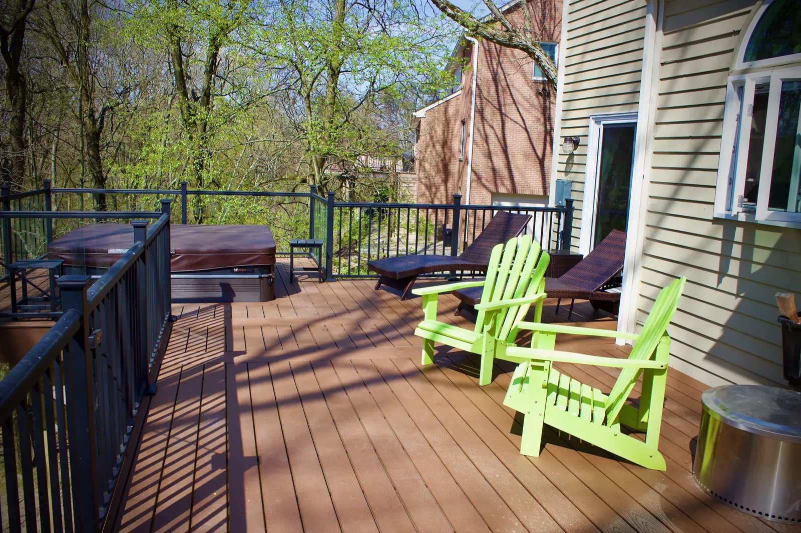 Deck & hot tub platform built by Oasis Custom Decks