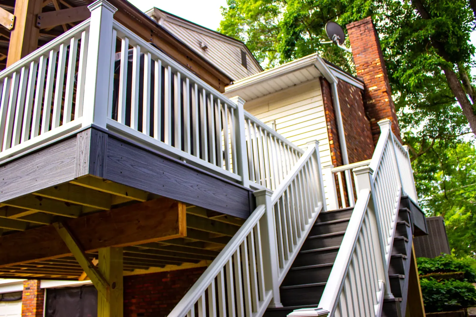 Cedar pavilion over composite deck built by Oasis Custom Decks