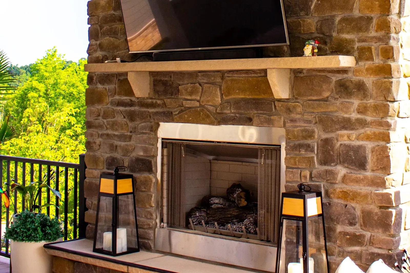 Outdoor Living by Oasis Custom Decks